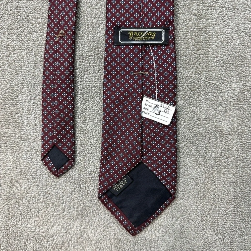 Britches of Georgetowne Mens Silk Tie Burgundy Blue Geometric Diamond Italy 59in